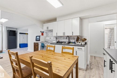 11611 151 Avenue, Edmonton, AB - Indoor Photo Showing Kitchen