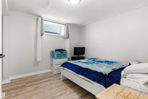11611 151 Avenue, Edmonton, AB - Indoor Photo Showing Bedroom