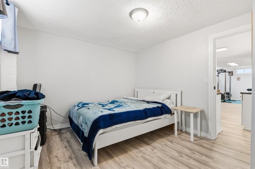11611 151 Avenue, Edmonton, AB - Indoor Photo Showing Bedroom