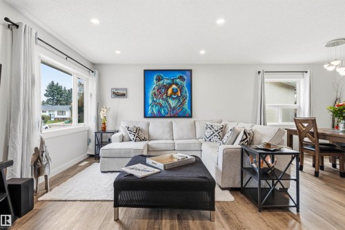 11611 151 Avenue, Edmonton, AB - Indoor Photo Showing Living Room