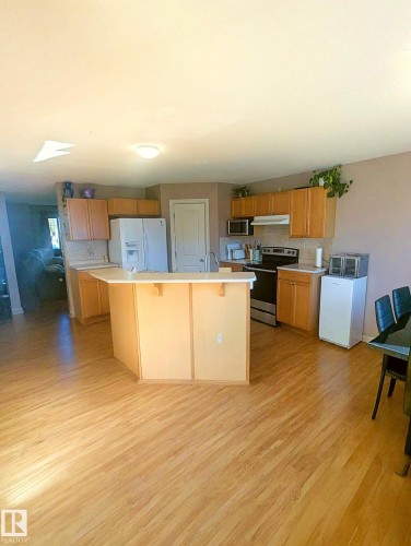 3927 160 Avenue, Edmonton, AB - Indoor Photo Showing Kitchen