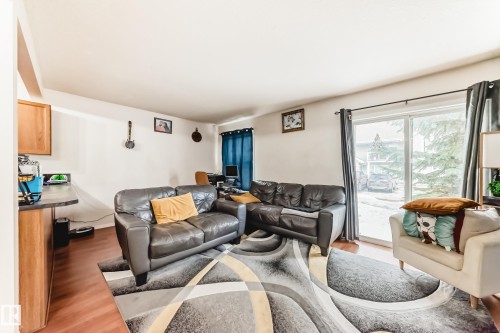 #38 150 Edwards Dr Sw, Edmonton, AB - Indoor Photo Showing Living Room