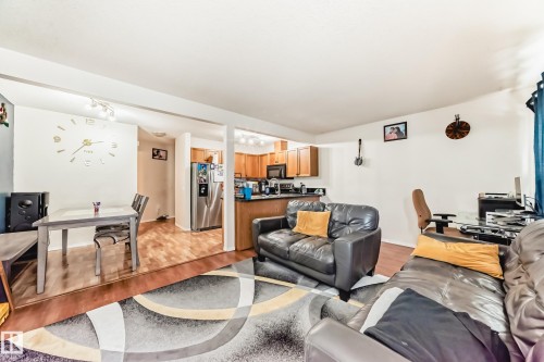 #38 150 Edwards Dr Sw, Edmonton, AB - Indoor Photo Showing Living Room
