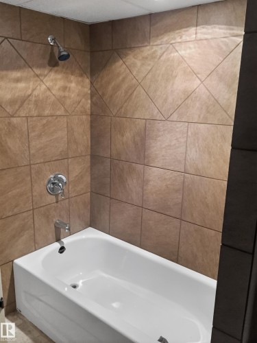 13007 / 13009 111 Avenue, Edmonton, AB - Indoor Photo Showing Bathroom