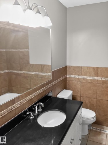 13007 / 13009 111 Avenue, Edmonton, AB - Indoor Photo Showing Bathroom