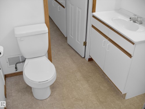 13007 / 13009 111 Avenue, Edmonton, AB - Indoor Photo Showing Bathroom