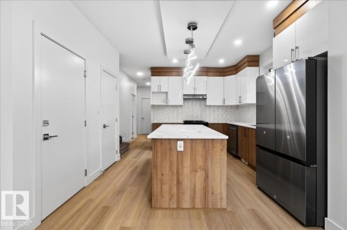 10637 68 Avenue, Edmonton, AB - Indoor Photo Showing Kitchen With Stainless Steel Kitchen