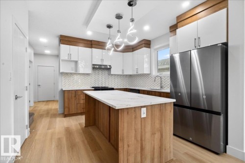 10637 68 Avenue, Edmonton, AB - Indoor Photo Showing Kitchen With Stainless Steel Kitchen With Upgraded Kitchen