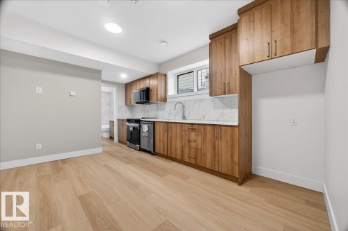 10637 68 Avenue, Edmonton, AB - Indoor Photo Showing Kitchen