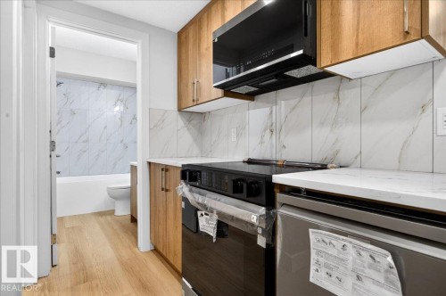 10637 68 Avenue, Edmonton, AB - Indoor Photo Showing Kitchen