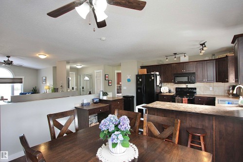 5512 52 St Close, Bashaw, AB - Indoor