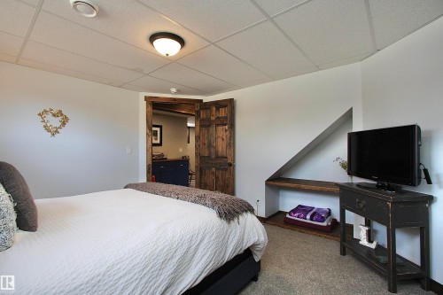 5512 52 St Close, Bashaw, AB - Indoor Photo Showing Bedroom