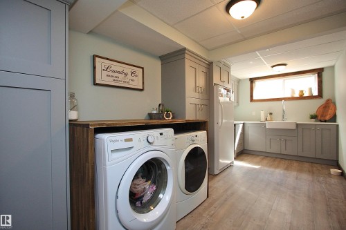 5512 52 St Close, Bashaw, AB - Indoor Photo Showing Laundry Room