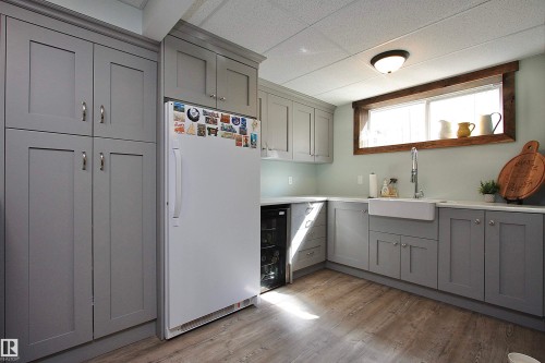 5512 52 St Close, Bashaw, AB - Indoor Photo Showing Kitchen