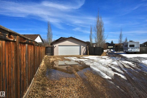 5512 52 St Close, Bashaw, AB - Outdoor