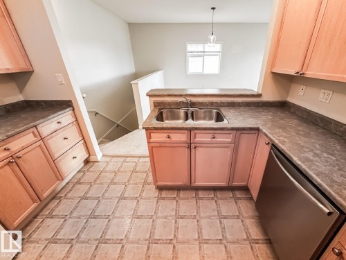 14 3040 Spence Wynd, Edmonton, AB - Indoor Photo Showing Kitchen With Double Sink