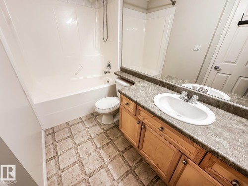14 3040 Spence Wynd, Edmonton, AB - Indoor Photo Showing Bathroom