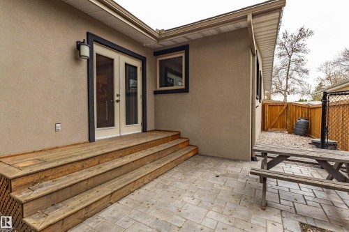 Exterior stucco finish with a window and outdoor lighting fixture - 10 Brunswick Crescent, St. Albert, AB - Outdoor With Exterior