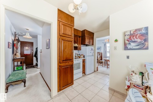 12237 135 Street, Edmonton, AB - Indoor Photo Showing Kitchen