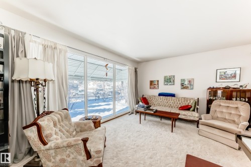 12237 135 Street, Edmonton, AB - Indoor Photo Showing Living Room
