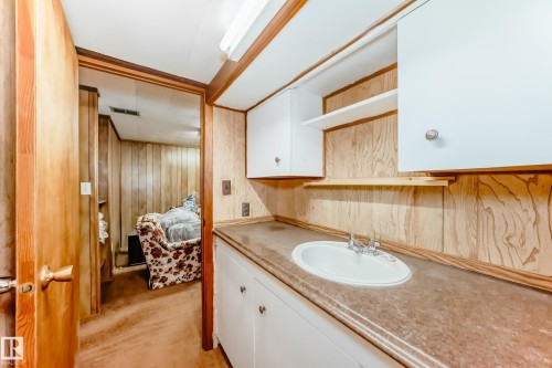 12237 135 Street, Edmonton, AB - Indoor Photo Showing Bathroom