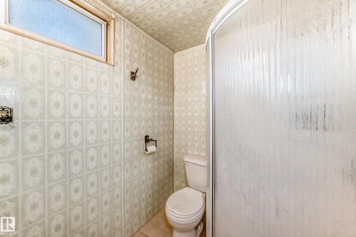 12237 135 Street, Edmonton, AB - Indoor Photo Showing Bathroom