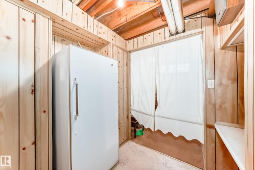 12237 135 Street, Edmonton, AB - Indoor Photo Showing Other Room