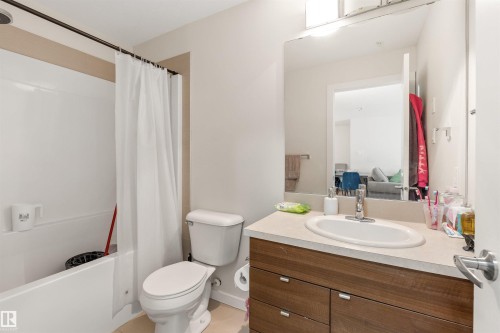 110 9517 160 Avenue, Edmonton, AB - Indoor Photo Showing Bathroom
