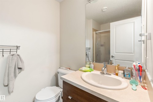 110 9517 160 Avenue, Edmonton, AB - Indoor Photo Showing Bathroom