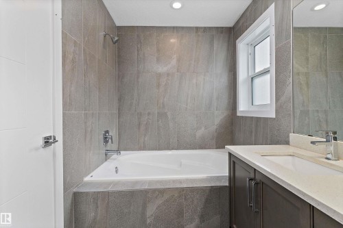 8729 Carson Way, Edmonton, AB - Indoor Photo Showing Bathroom
