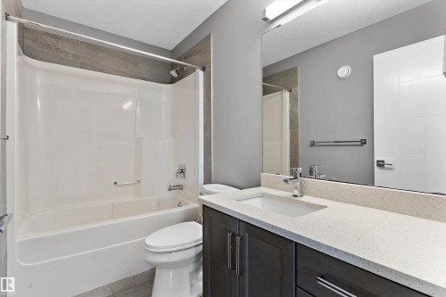 8729 Carson Way, Edmonton, AB - Indoor Photo Showing Bathroom