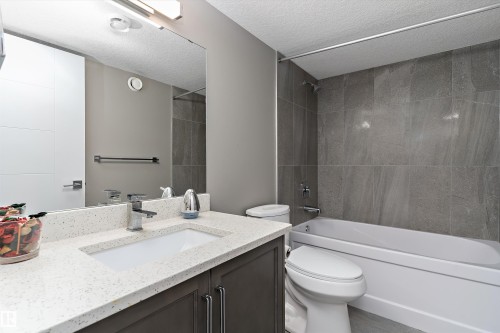 8729 Carson Way, Edmonton, AB - Indoor Photo Showing Bathroom