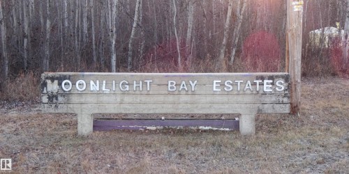 Signage at the entrance road to the subdivision - 307 Willow Place, Rural Barrhead County, AB 