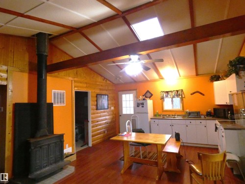 Open concept living eases the "squish" during those family times! - 307 Willow Place, Rural Barrhead County, AB 