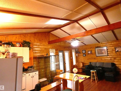 The high ceiling helps to open up the space; adds a brightness to the interior. - 307 Willow Place, Rural Barrhead County, AB 