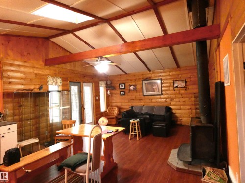 Vaulted ceiling with exposed wood beams and skylight - 307 Willow Place, Rural Barrhead County, AB 