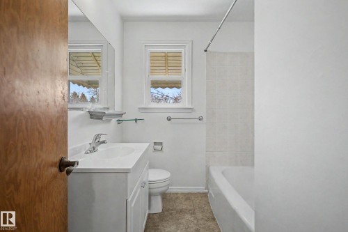 9276 86 Street, Edmonton, AB - Indoor Photo Showing Bathroom