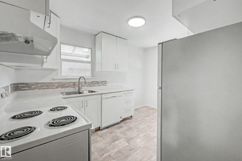 9276 86 Street, Edmonton, AB - Indoor Photo Showing Kitchen