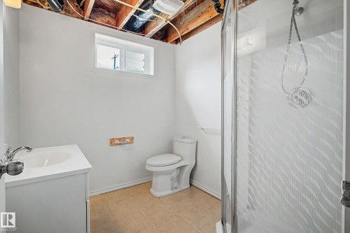 9276 86 Street, Edmonton, AB - Indoor Photo Showing Bathroom
