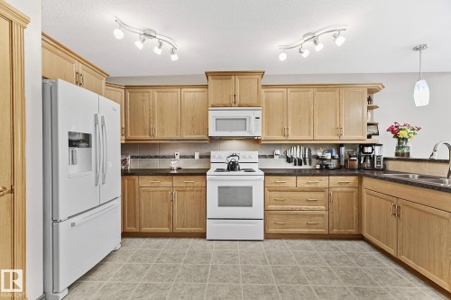 98 Hewitt Circle, Spruce Grove, AB - Indoor Photo Showing Kitchen With Double Sink
