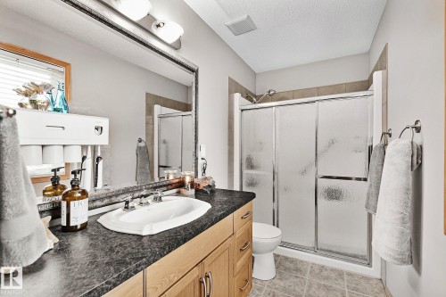 98 Hewitt Circle, Spruce Grove, AB - Indoor Photo Showing Bathroom