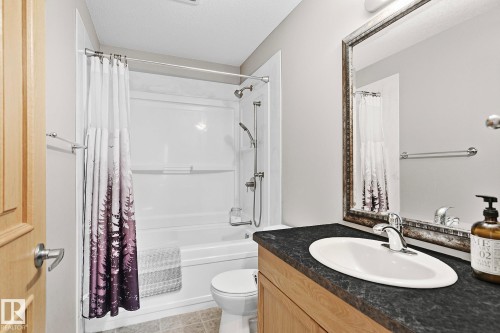 98 Hewitt Circle, Spruce Grove, AB - Indoor Photo Showing Bathroom