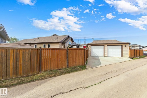 98 Hewitt Circle, Spruce Grove, AB - Outdoor