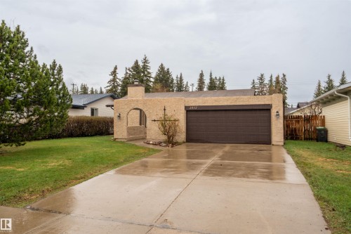 2012 2 Avenue, Cold Lake, AB - Outdoor