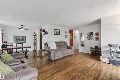 2012 2 Avenue, Cold Lake, AB - Indoor Photo Showing Living Room