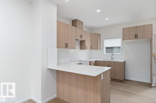 4277 Kinglet Drive, Edmonton, AB - Indoor Photo Showing Kitchen