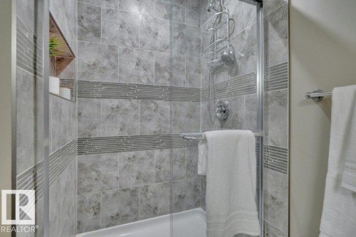 1958 Ainslie Link, Edmonton, AB - Indoor Photo Showing Bathroom