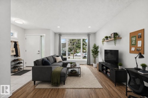 (Virtually Staged) - 11146 78 Avenue, Edmonton, AB - Indoor Photo Showing Living Room