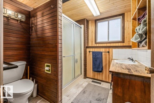 11428 79 Avenue, Edmonton, AB - Indoor Photo Showing Bathroom