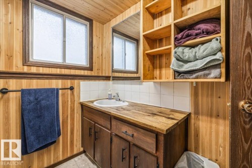 11428 79 Avenue, Edmonton, AB - Indoor Photo Showing Bathroom
